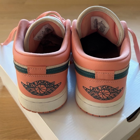 Nike Air Jordan 1 Low Size 8.5 WMNS - Picture 11 of 12